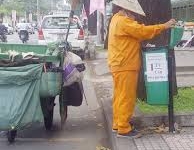 Bé gái 10 tuổi bị bố mẹ bỏ đói đến chết rồi đốt xác phi tang trong thùng rác